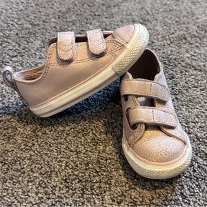Kids pink leather converse